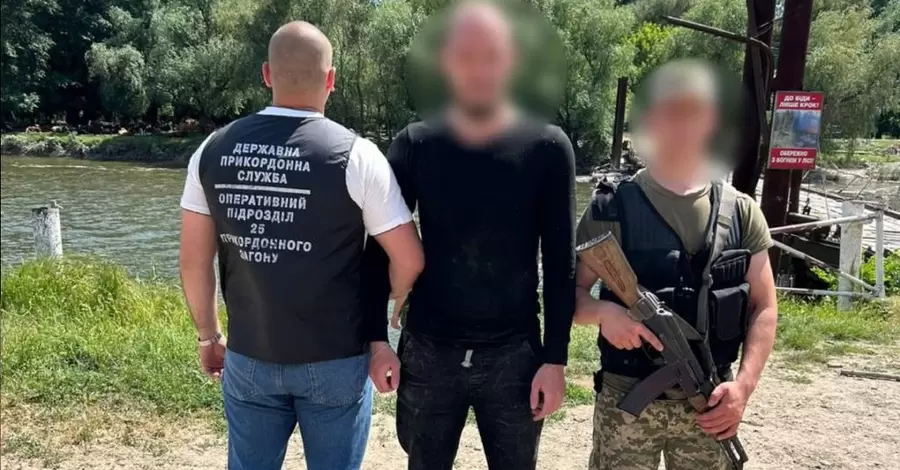 На Одещині затримали чоловіка, який намагався перетнути кордон на дитячому надувному матраці