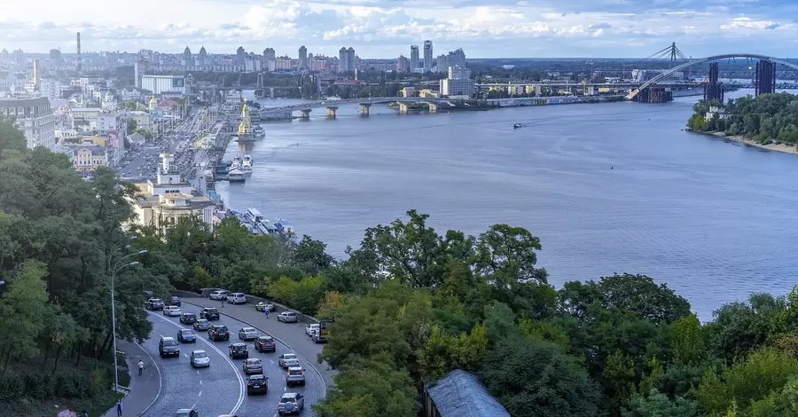 Кияни відзначають День міста, у столиці пройде ярмарок та пробіг під каштанами