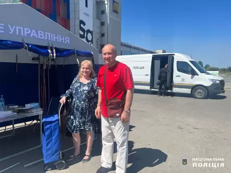 До поліції звернулось подружжя, яке дивом вижило під час удару по гіпермаркету в Харкові