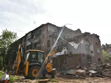 Кількість загиблих в Харкові збільшилась до 5, розбір завалів триває 