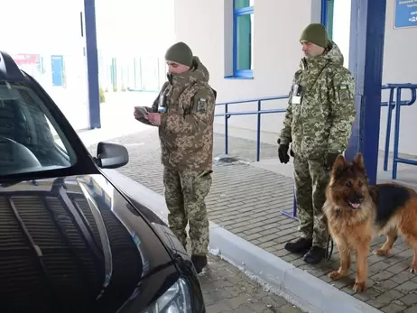 В туристических районах Франковщины и Буковины пограничники усилили проверки граждан 