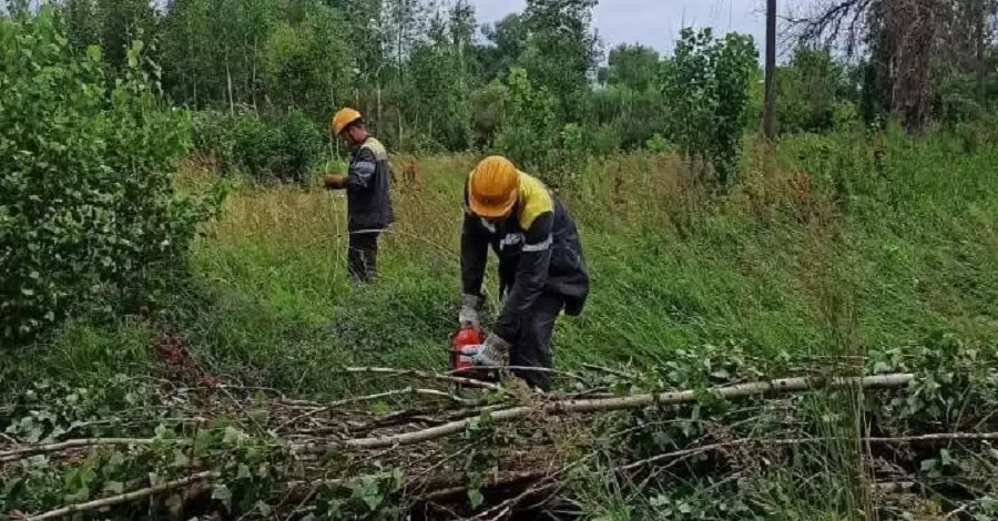 Негода залишила без світла частину жителів Київщини, а в столиці затопило вулиці