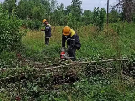 Негода залишила без світла частину жителів Київщини, а в столиці затопило вулиці