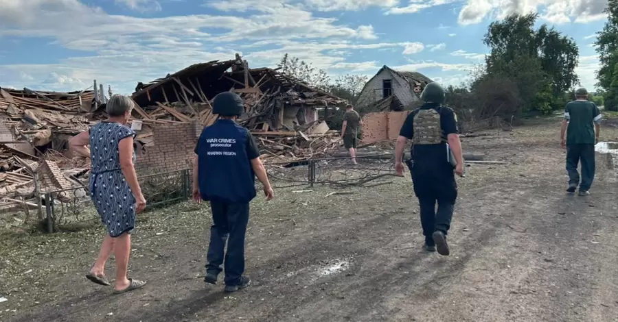 В Ізюмському районі через авіаудар Росії госпіталізували вагітну та підлітка