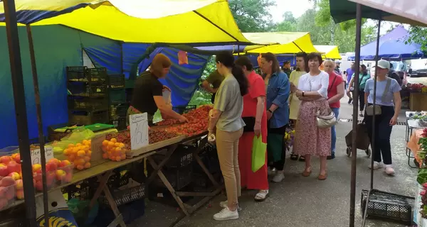 Лето в разгаре: какие продукты продолжат дорожать, а что станет дешевле