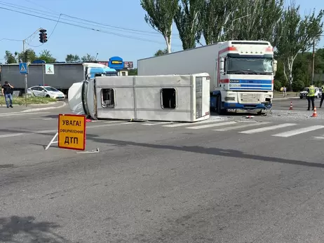 В Кривом Роге столкнулись маршрутка и фура, пострадали 22 человека 