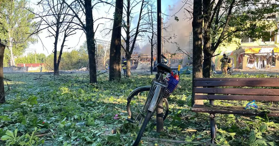 Зеленський відреагував на удар по Вільнянську та закликав Захід не затягувати за допомогою  