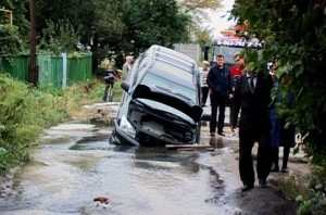 Лексус отправился в подводное плавание 