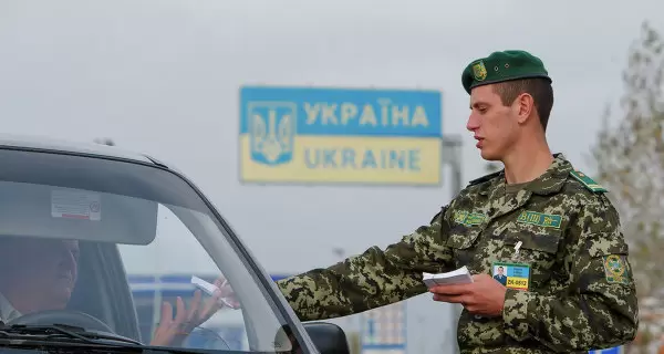 Пограничники не будут выпускать из страны украинцев без военного билета