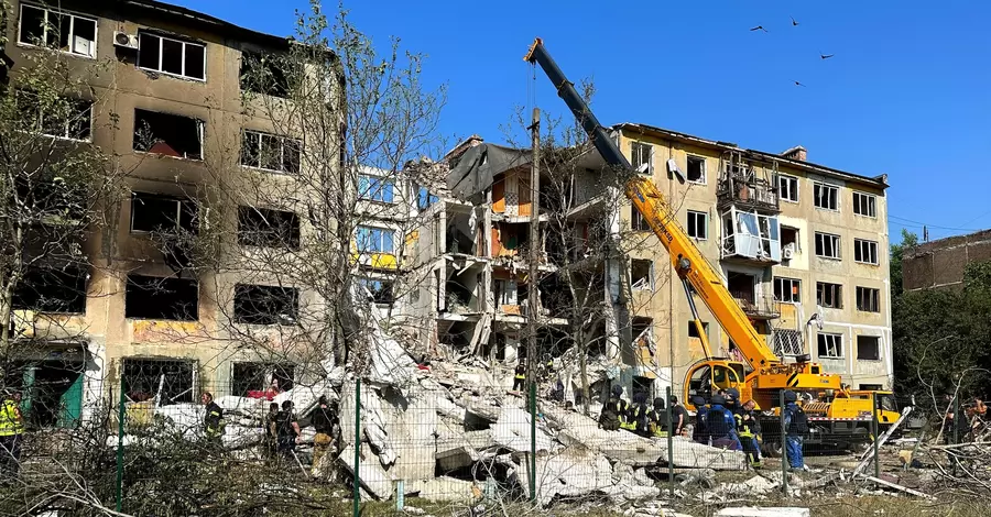 З-під завалів п'ятиповерхівки в Мирнограді дістали тіла подружжя через два дні після удару