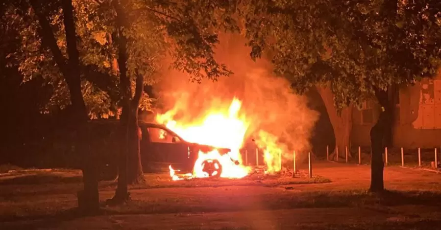  У Харкові затримали двох людей, які, ймовірно, причетні до підпалу військових авто