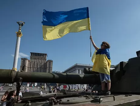 Грошові виплати, нагороди та звання: чим потішать українців у День Незалежності