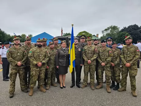 Украина впервые в истории приняла участие в параде ко Дню воинов в Торонто