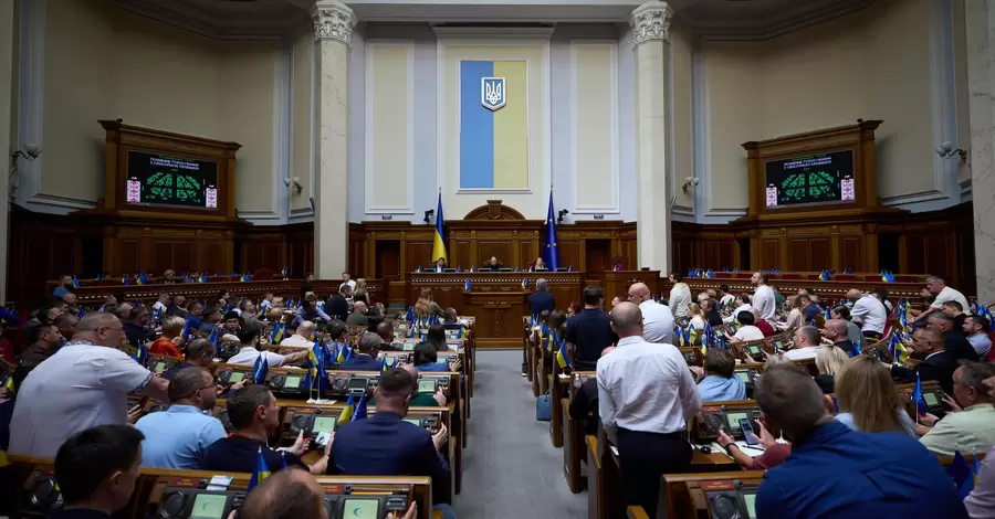 До Верховної Ради надійшли заяви про відставку від трьох міністрів