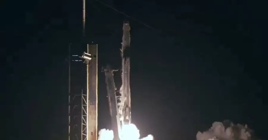 SpaceX оголосила про запуск першого в історії приватного польоту з виходом у відкритий космос