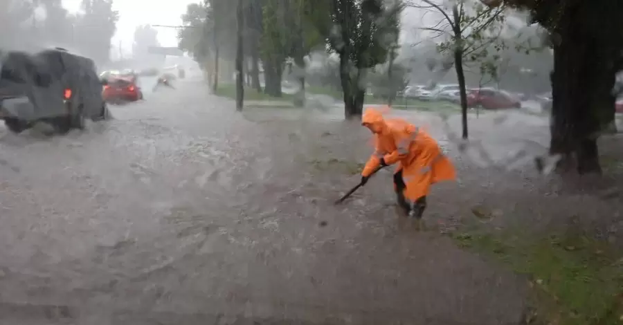 Зранку в Одесі випала майже півмісячна норма дощу