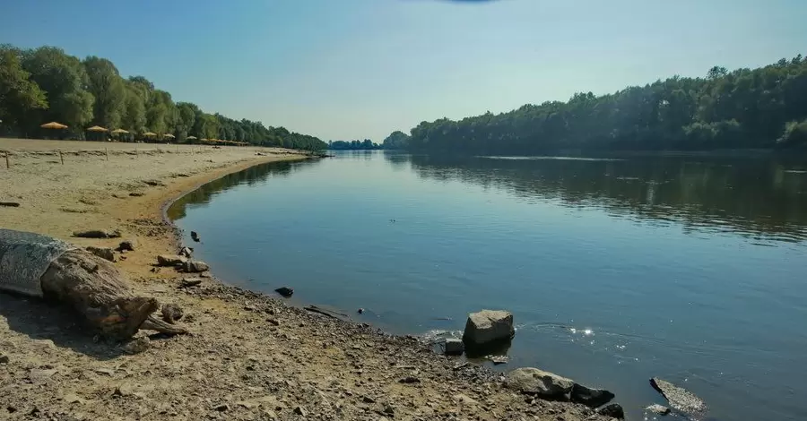 Забруднення в Десні досягло Київщини, очищати воду збираються вугіллям