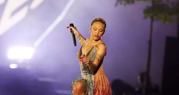 Doja Cat на фестивалі Global Citizen виступила у сукні від FROLOV і нагадала про війну в Україні