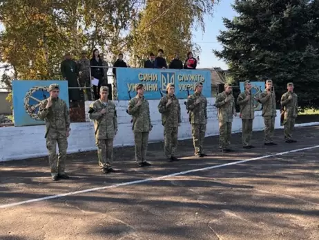 У Міноборони хочуть дозволити 17-річним призовникам ставати на військовий облік онлайн