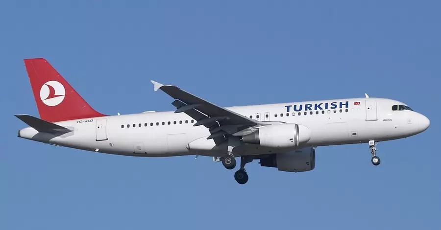 Пилот Turkish Airlines скончался во время рейса 