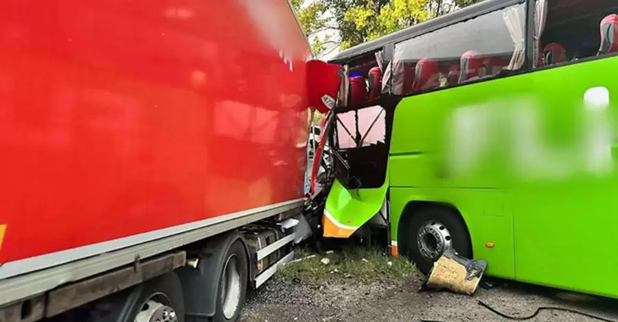 Число пострадавших в ДТП с пассажирским автобусом во Львовской области возросло до 32