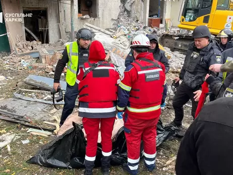 У Харкові рятівники дістали з-під завалів багатоповерхівки тіло другої жертви 