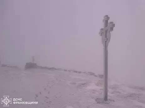 Високогір’я Карпат засипало снігом