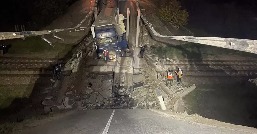 У Криму обрушився міст у Джанкойському районі, є поранені