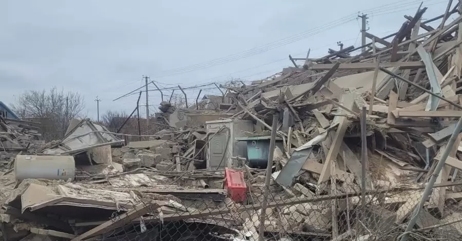 Обстріли за добу: удар КАБами у Харкові та постраждала від російського удару «швидка» у Херсоні