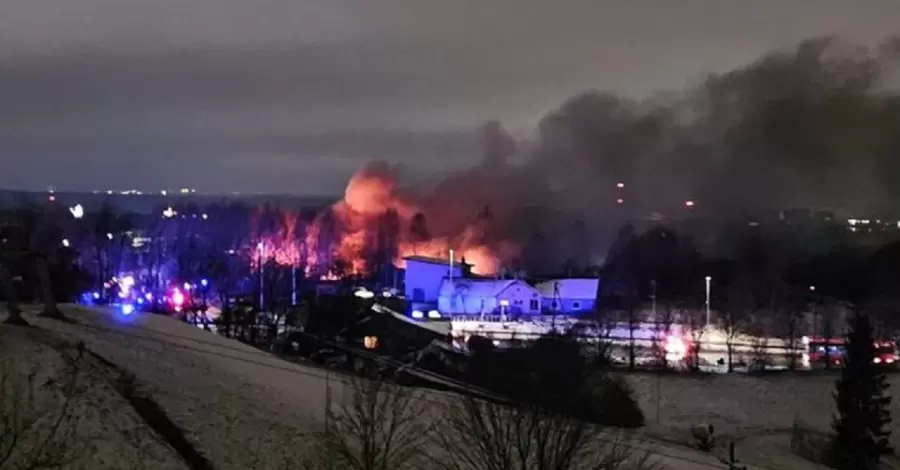 В Вильнюсе грузовой самолет упал на жилой дом, пилот погиб