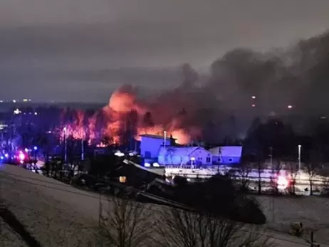 В Вильнюсе грузовой самолет упал на жилой дом, пилот погиб