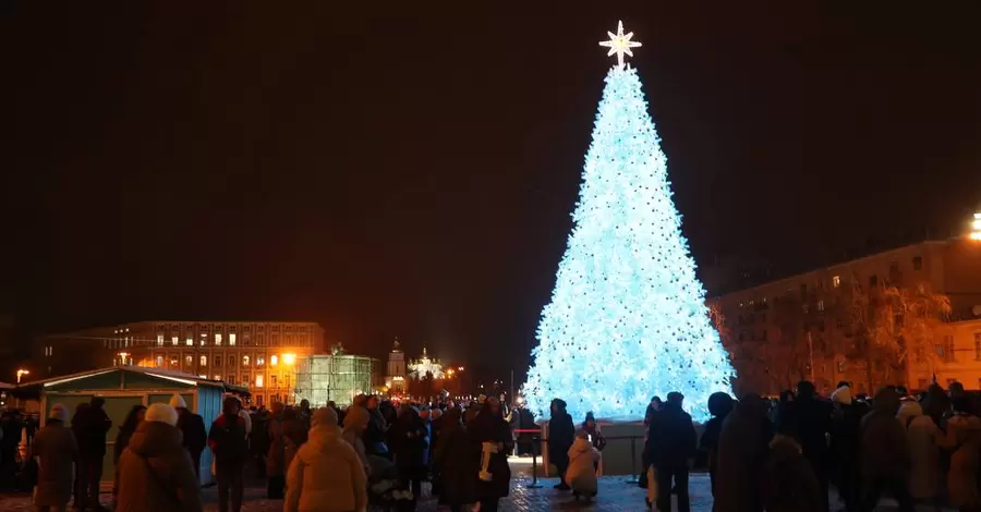 Кличко відкрив ялинку на Софійській площі - на ній 2 тисячі іграшок та 2 кілометри гірлянд