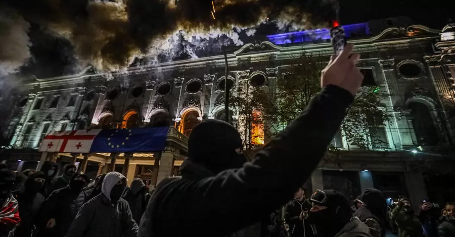 Грузія не підтвердила затримання українця на протестах у Тбілісі, - посольство