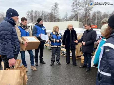 Лубинец передал посылки и письма украинским военнопленным, которых удерживает РФ