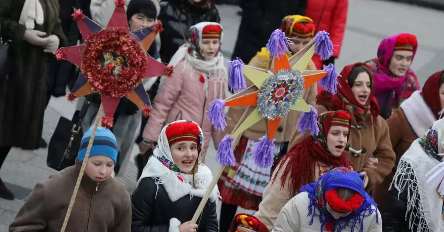 Провісниця Різдва: традиційна зірка колядників має 8 променів, дзвенить і крутиться