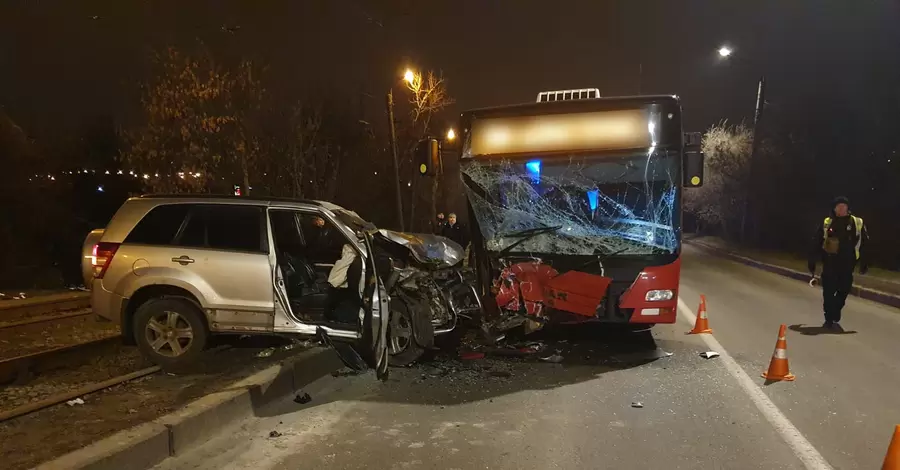 У Харкові внаслідок ДТП за участі автобуса й авто постраждали шість людей