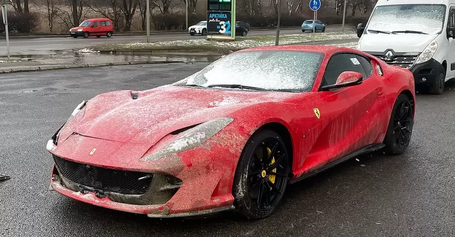 У Львові помітили суперкар Ferrari вартістю у пів мільйона доларів