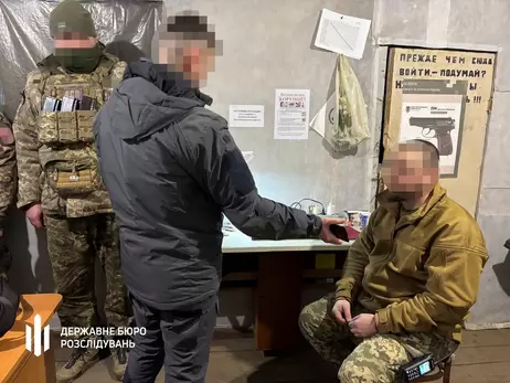 Комбриг бригади ТРО підробив документи дружини, щоб вона отримувала підвищені виплати 