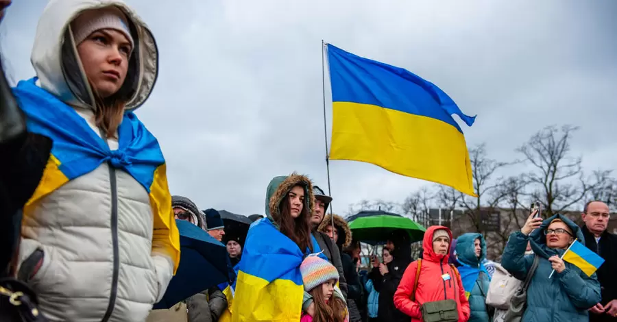 Трамп призупинив програми по в'їзду до США - це торкнулося і українців, - NYT 