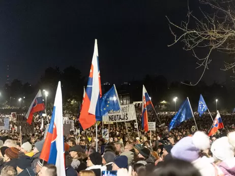 У Словаччині спалахнули масові протести проти уряду Фіцо