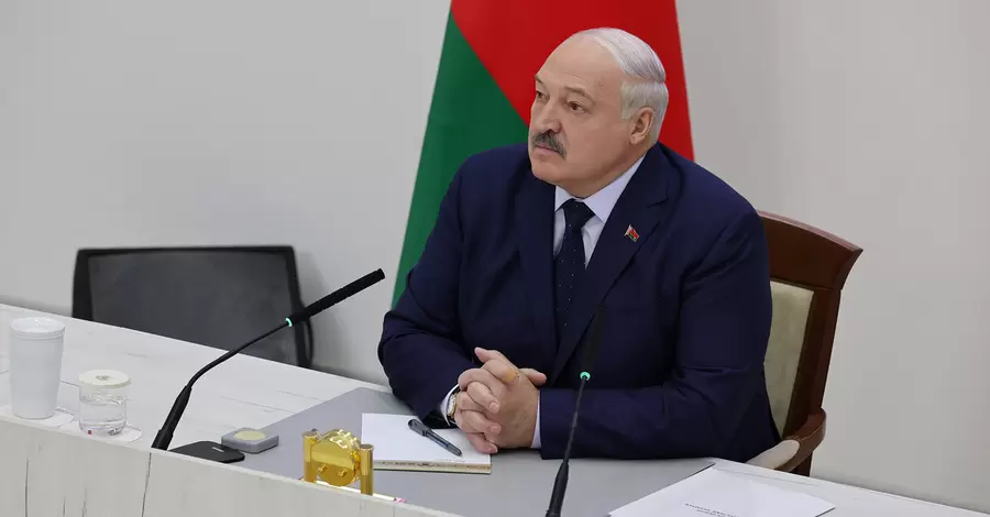 Лукашенко поклялся, что не предлагал Зеленскому ударить по Мозырскому НПЗ