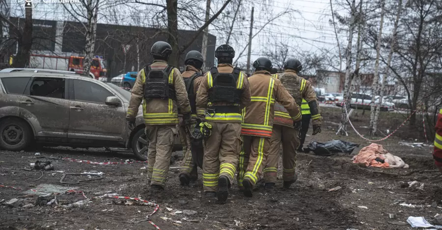 Кількість постраждалих у Сумах через попадання дрону до багатоповерхівки зросла до 16 осіб