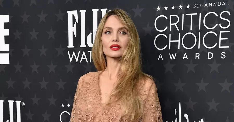 Вбрання зірок на Critics Choice Awards: Демі Мур у Schiaparelli, Анджеліна Джолі у Elie Saab