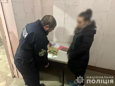 В Харькове задержали женщину, которая за 20 тысяч долларов пыталась продать свою 2-месячную дочь