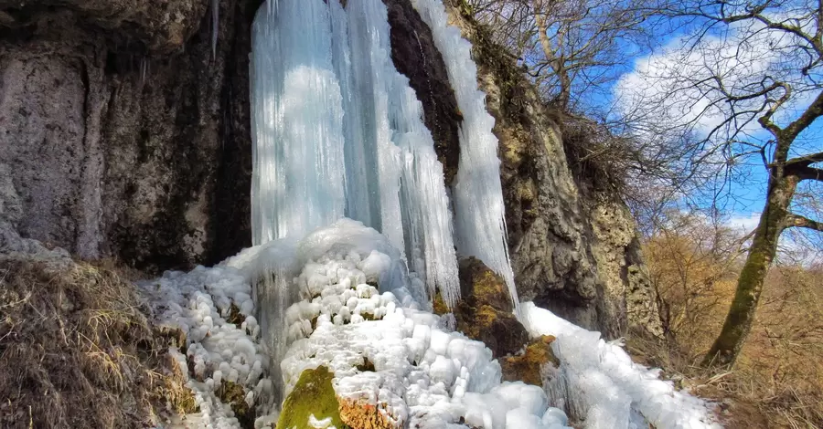 Зимове диво на Тернопільщині - замерзли два водоспади