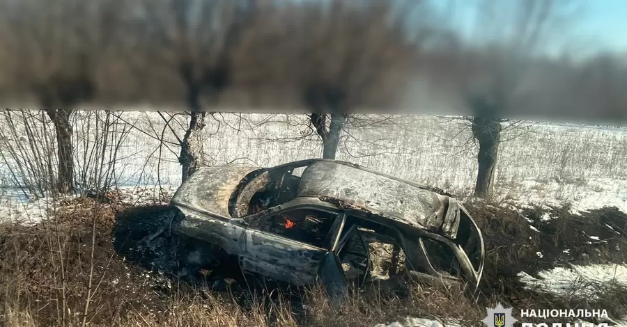 В Купянске дрон попал в автомобиль: люди ранены, машина сгорела