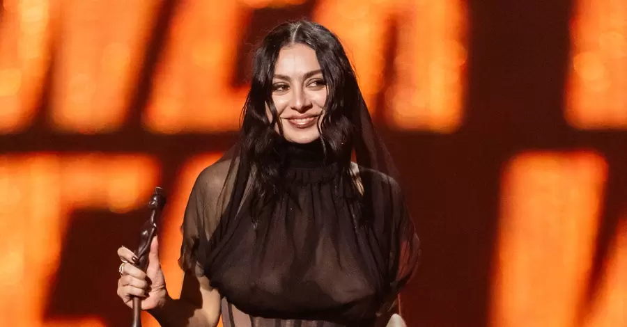 Charli XCX забрала главные награды на премии Brit Awards -2025