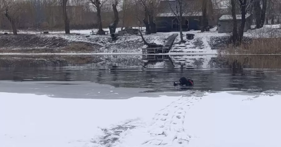 На Николаевщине двое школьников провалились под лед - один погиб, второго ищут