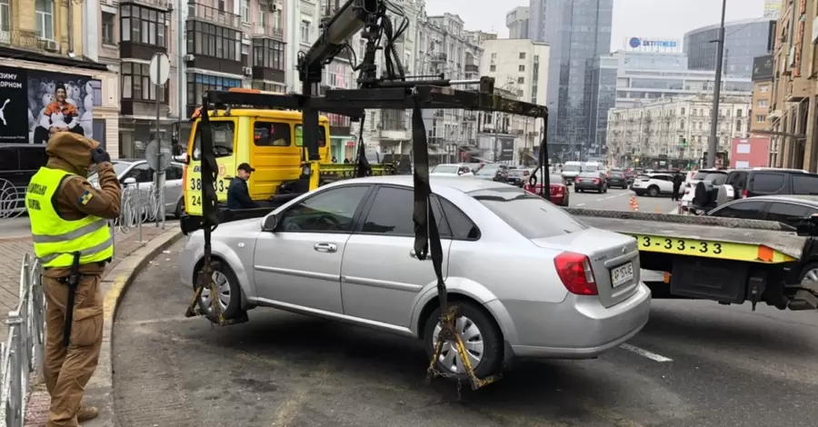 У Києві під час повітряної тривоги не будуть евакуйовувати приватні авто