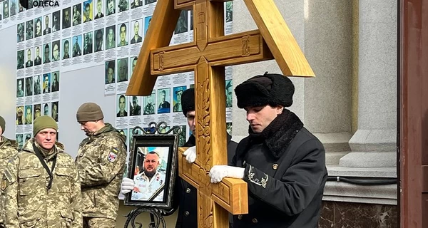 В Одесі прощаються з активістом Дем’яном Ганулом, якого застрелили в центрі міста